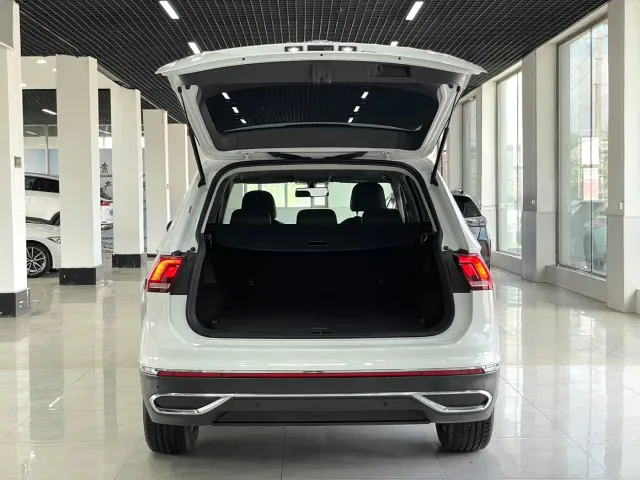Volkswagen Tiguan L — Фото автомобиля 17