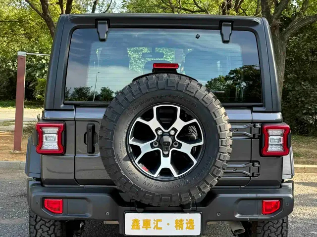 Jeep Wrangler — Фото автомобиля 6