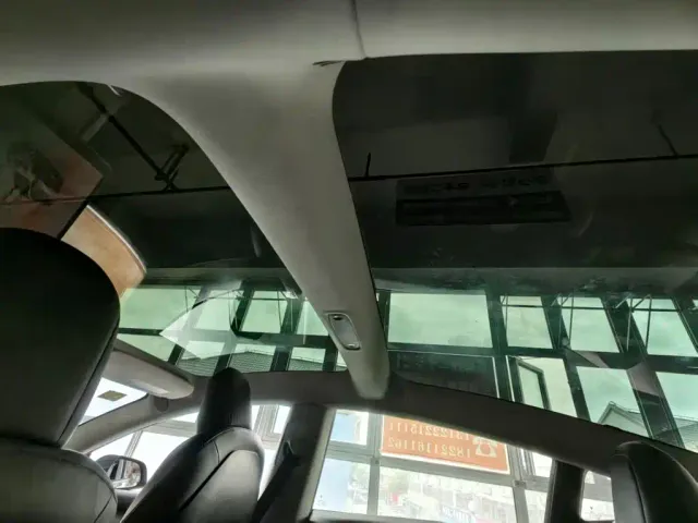 Tesla Model 3 — Фото автомобиля 7