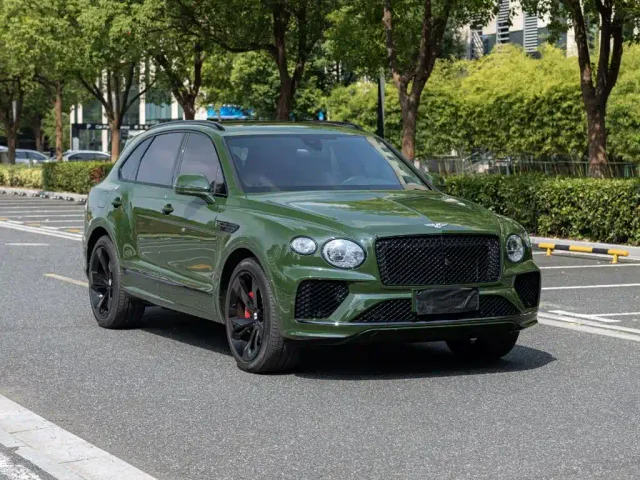 Bentley Bentayga — Фото автомобиля 3