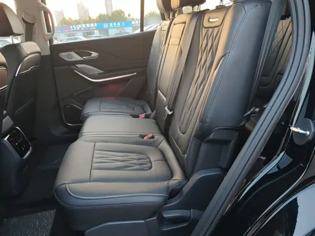 Hongqi HS7 PHEV — Фото автомобиля 16
