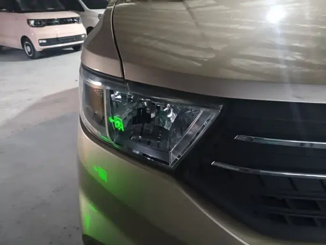 Wuling Hongguang V — Фото автомобиля 9