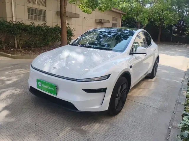 Фотография автомобиля — Tesla Model Y