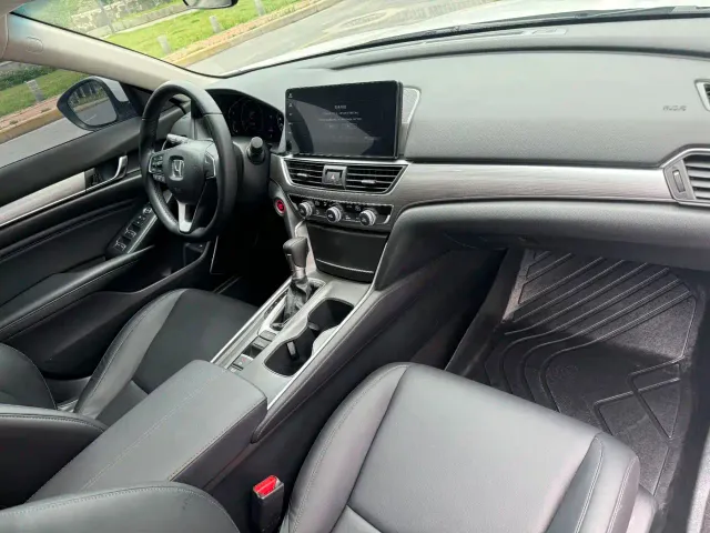 Honda Accord — Фото автомобиля 6