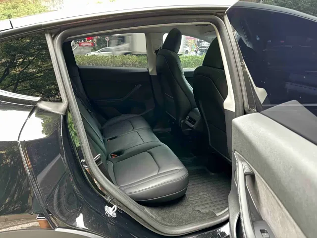 Tesla Model Y — Фото автомобиля 12