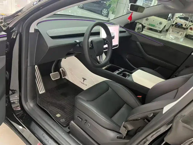 Tesla Model Y — Фото автомобиля 4