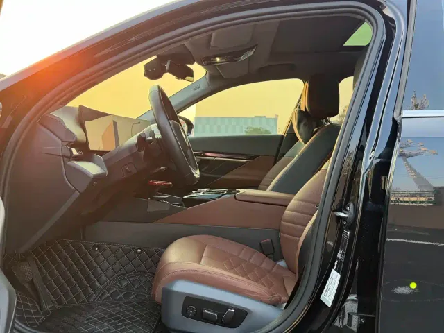 BMW 5 Series — Фото автомобиля 4