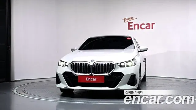 BMW 5 Series — Фото автомобиля 3