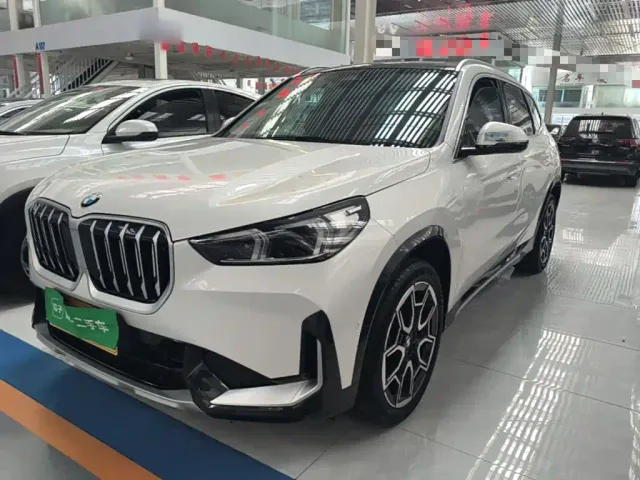 Фотография автомобиля — BMW X1