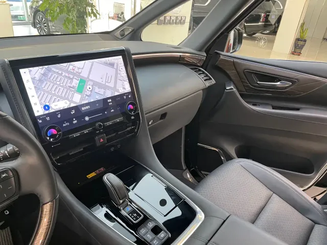Toyota Alphard — Фото автомобиля 4