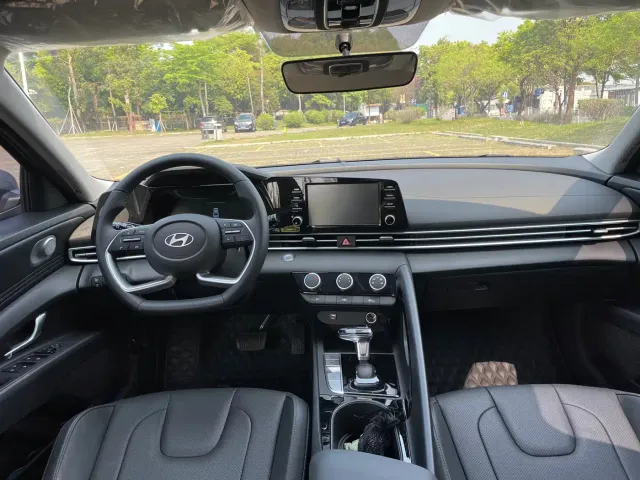 Hyundai Elantra — Фото автомобиля 20