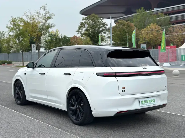 Li Auto L7 — Фото автомобиля 16