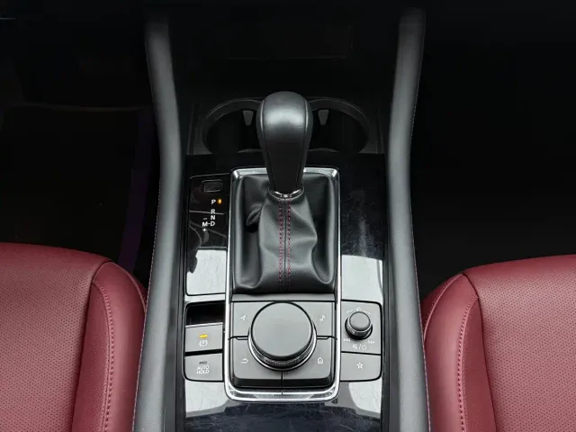 Mazda Axela — Фото автомобиля 13