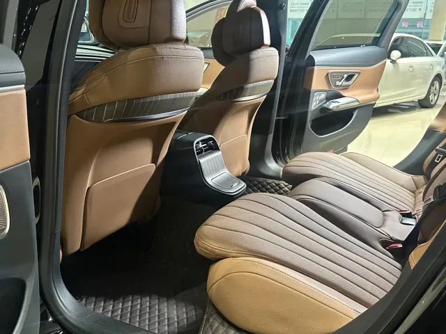 Mercedes-Benz E-Class — Фото автомобиля 11