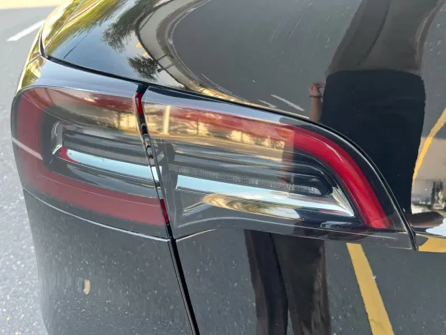 Tesla Model Y — Фото автомобиля 6
