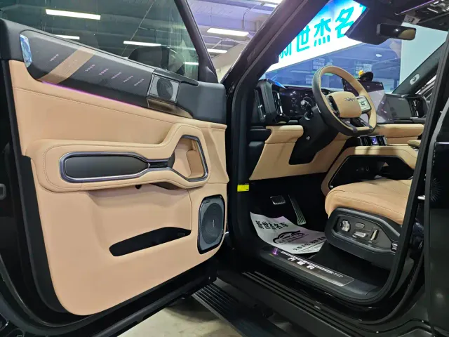 Fang Cheng Bao Leopard 8 2025 Zhiyong Flagship 7-Seater — Фото автомобиля 4