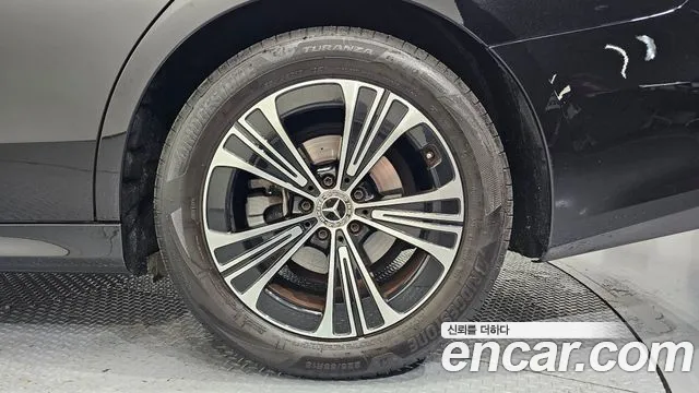 Mercedes-Benz E-Class — Фото автомобиля 20