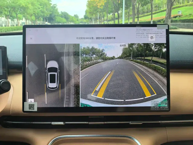 Geely Galaxy Starship 7 EM-i — Фото автомобиля 13