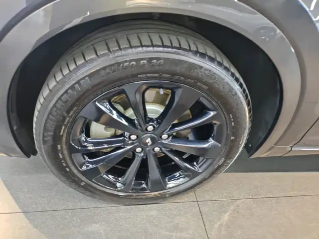 Li Auto ONE — Фото автомобиля 22