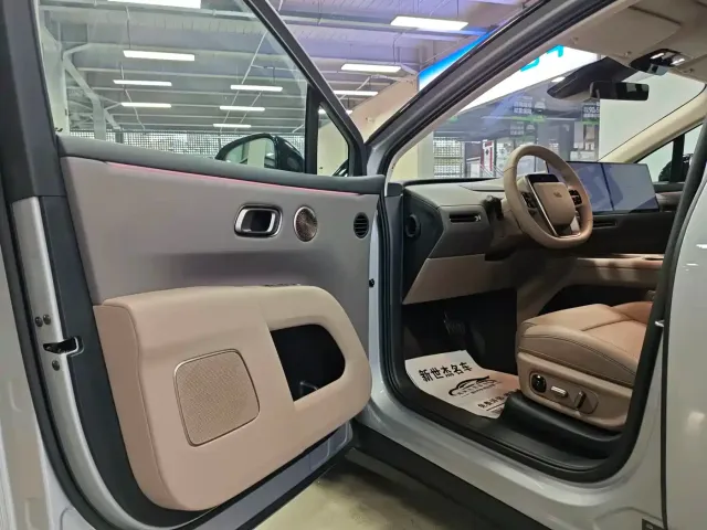 Li Auto Li i8 2025 Standard Edition — Фото автомобиля 4