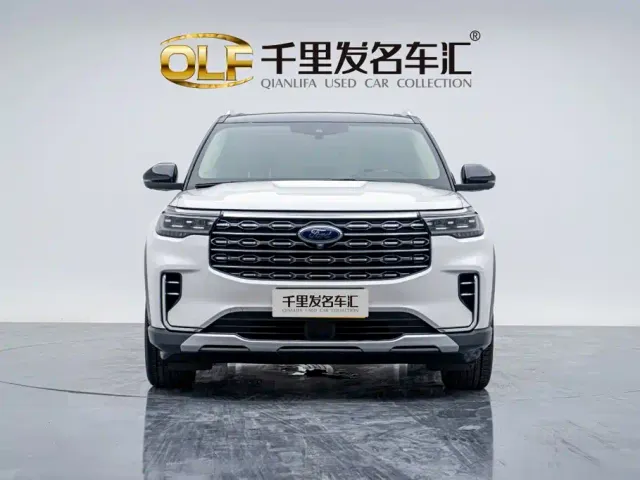 Ford Explorer — Фото автомобиля 2