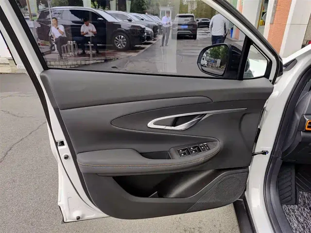 Changan UNI-T — Фото автомобиля 6