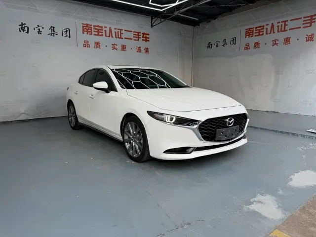 Mazda Axela — Фото автомобиля 3