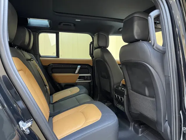 Land Rover Defender — Фото автомобиля 15