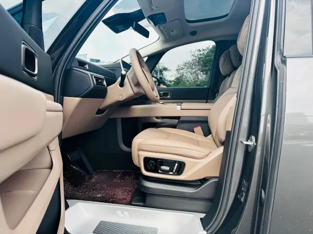 Li Auto MEGA — Фото автомобиля 21