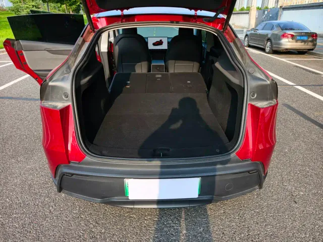 Tesla Model Y — Фото автомобиля 17