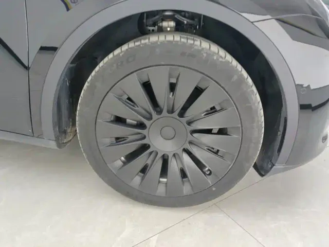 Tesla Model Y — Фото автомобиля 6