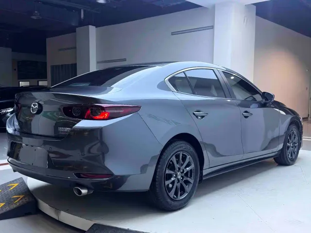 Mazda Axela — Фото автомобиля 7