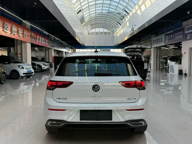 Volkswagen Golf — Фото автомобиля 8