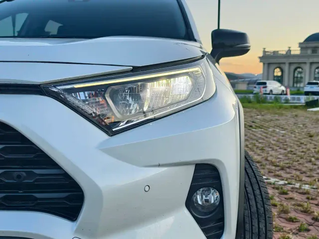 Toyota RAV4 — Фото автомобиля 7