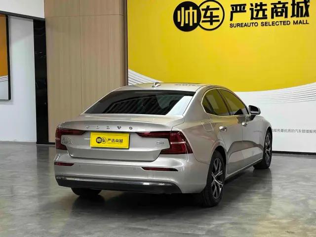 Volvo S60 — Фото автомобиля 7