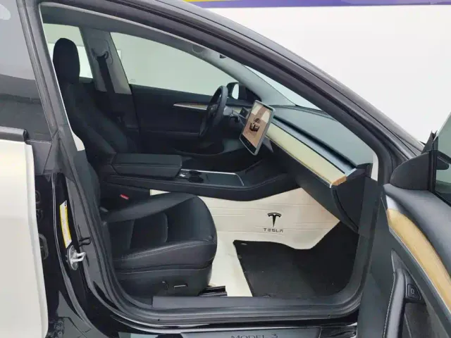 Tesla Model 3 — Фото автомобиля 8
