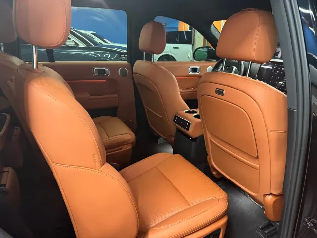 Li Auto L8 — Фото автомобиля 7