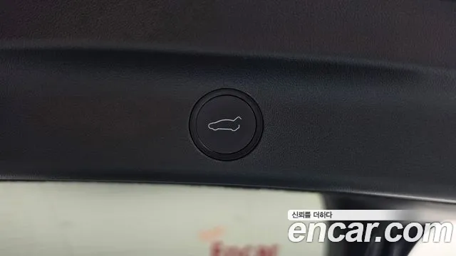 Tesla Model Y — Фото автомобиля 22