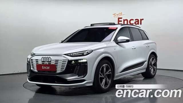 Audi Q6 e-tron — Фото автомобиля 6