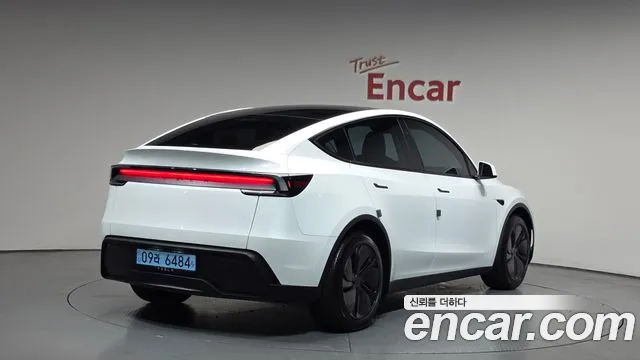 Tesla Model Y — Фото автомобиля 2