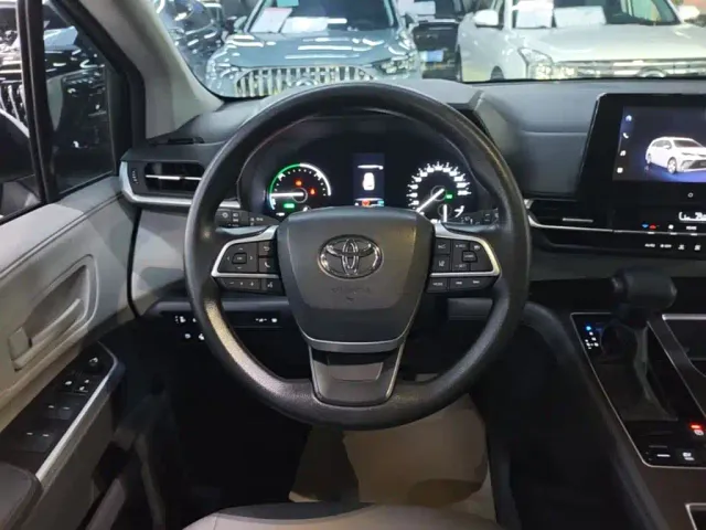 Toyota Granvia — Фото автомобиля 10