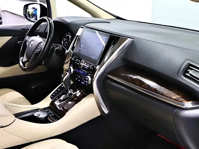 Toyota Alphard — Фото автомобиля 15