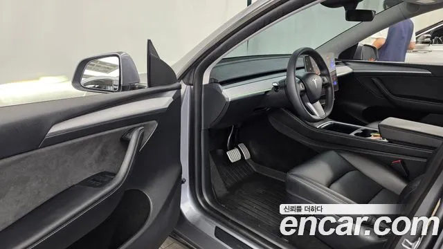 Tesla Model Y — Фото автомобиля 10