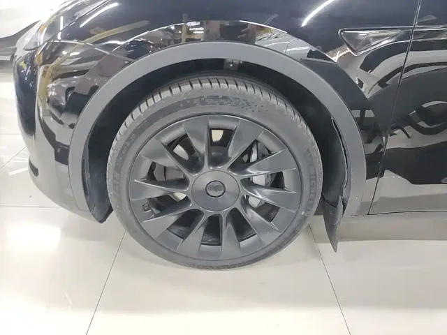 Tesla Model Y — Фото автомобиля 22