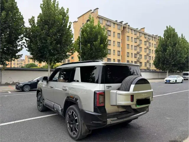 BYD FangChengBao Leopard 8 — Фото автомобиля 7
