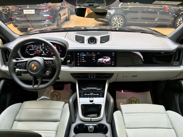 Porsche Cayenne — Фото автомобиля 11