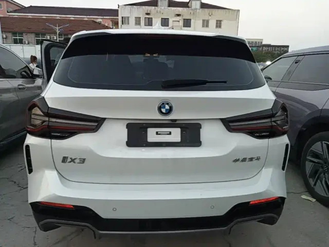 BMW iX3 — Фото автомобиля 5