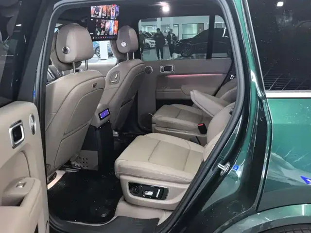 Li Auto L9 — Фото автомобиля 11
