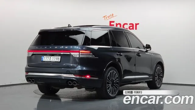Lincoln Aviator — Фото автомобиля 2