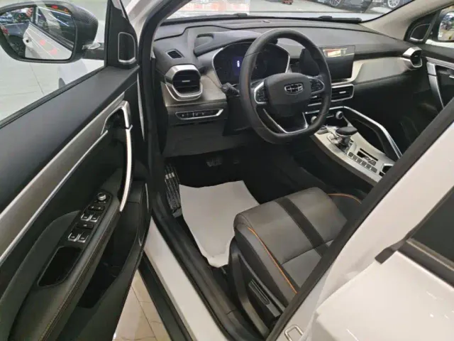Geely Binyue — Фото автомобиля 15